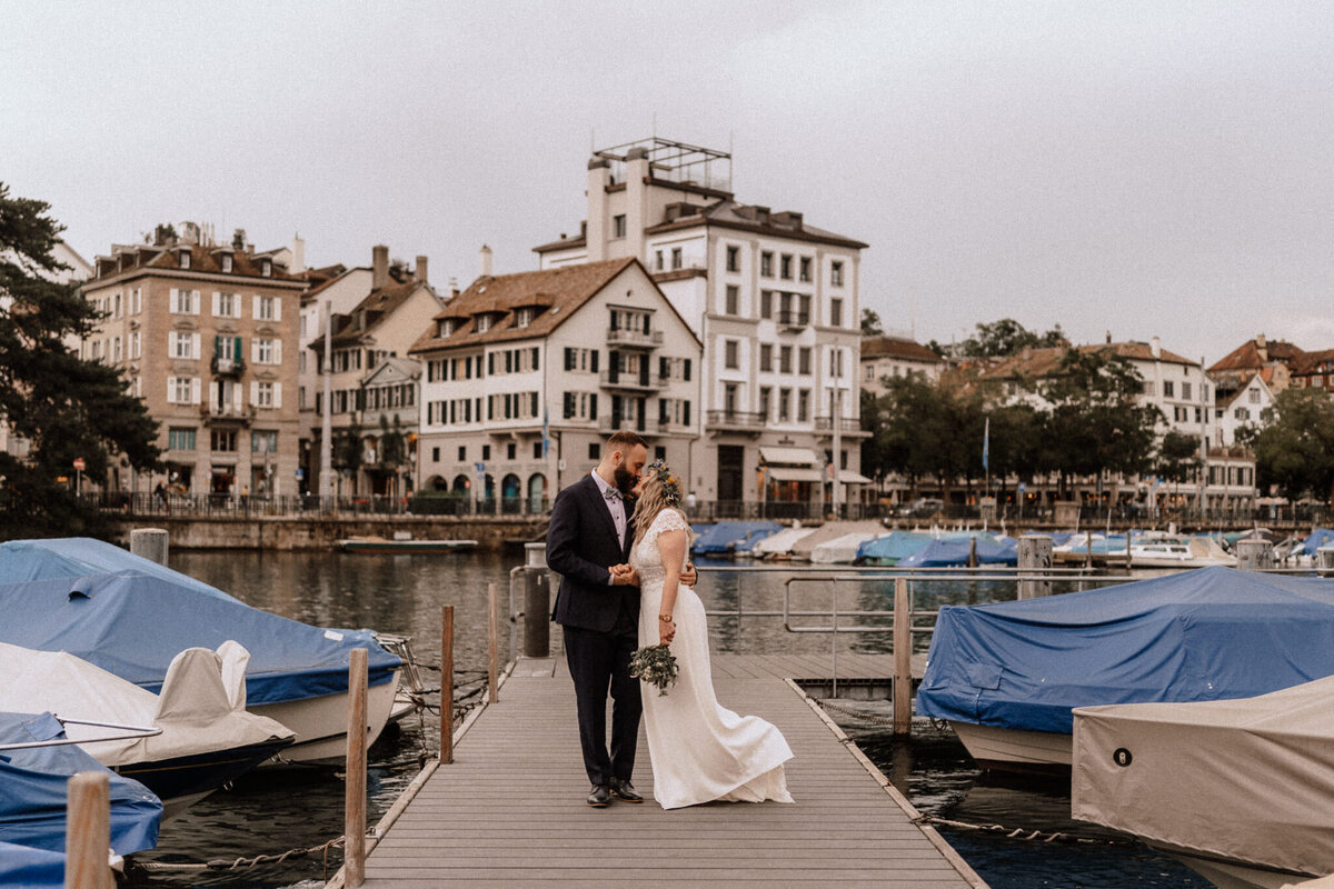 Hochzeit-Stadthaus Zürich- Hochzeitsfotos-Hochzeitsfotograf Zürich-Ziviltrauung Zürich - Standesamt Stadthaus-Reportagefotos Hochzeit-Stories-by-Jane9