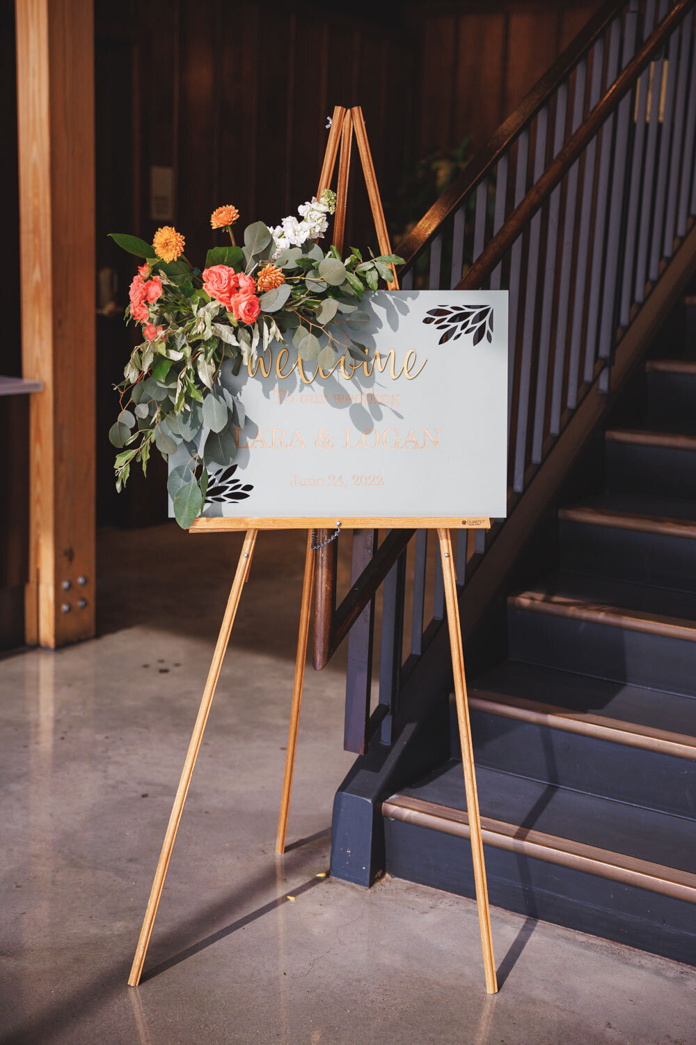 Welcome sign of the wedding designed with flowers