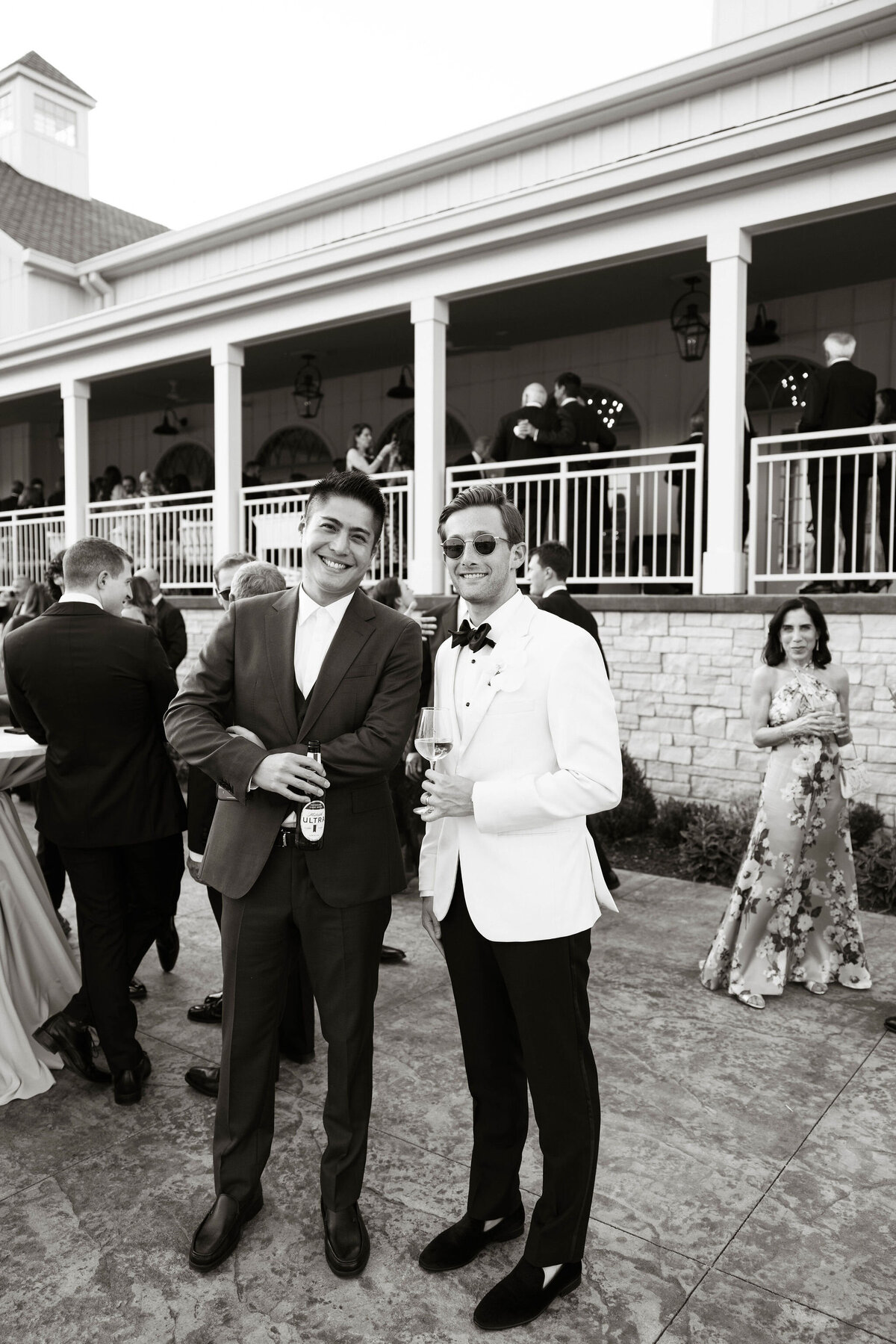 121_groom-cocktail-hour