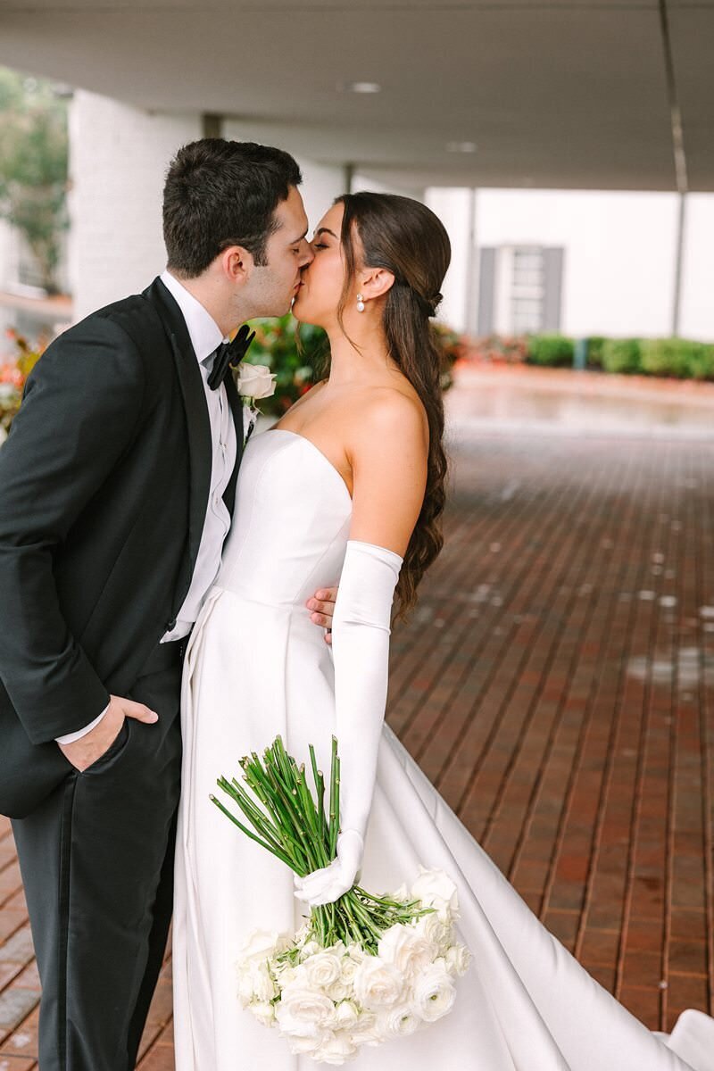 evansville-country-club-wedding-first-look-moment23