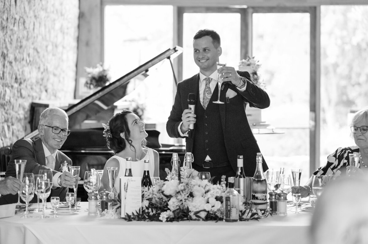 Notley-Abbey-wedding-photography-1100-2