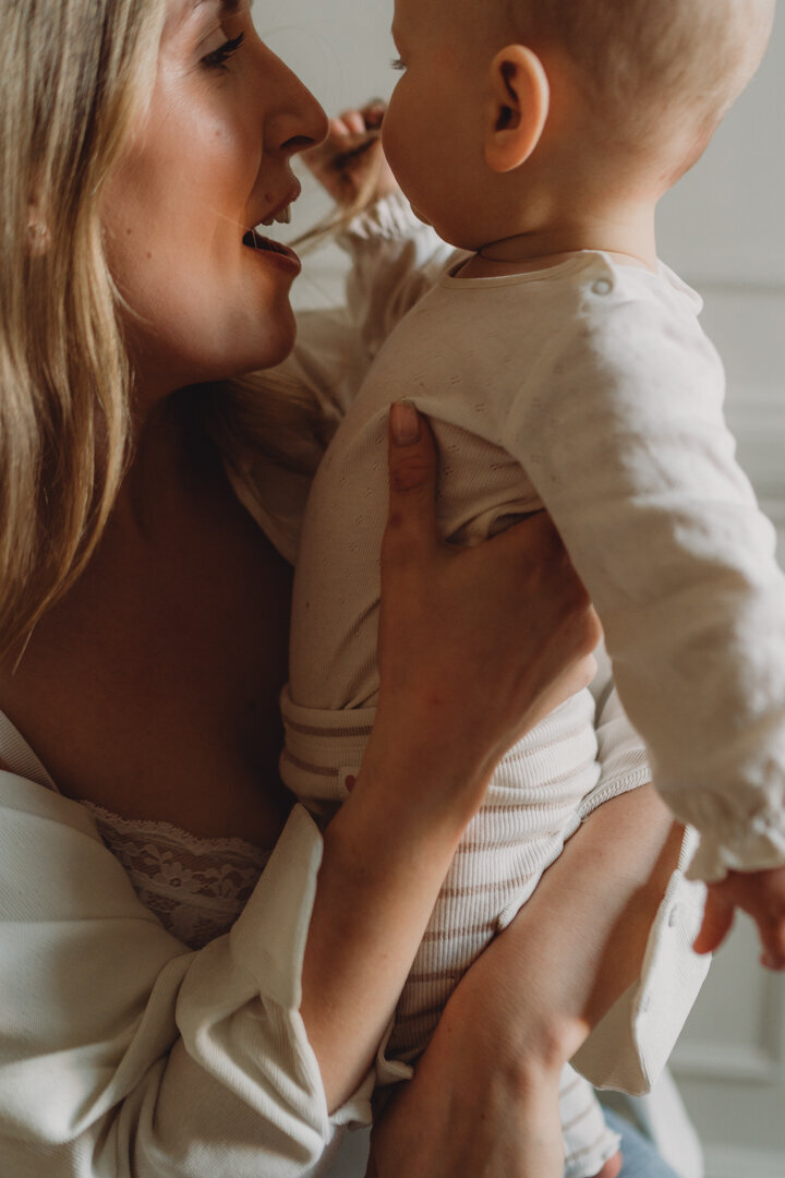 Motherhood Photoshoot Hampshire- Carley Aplin -021