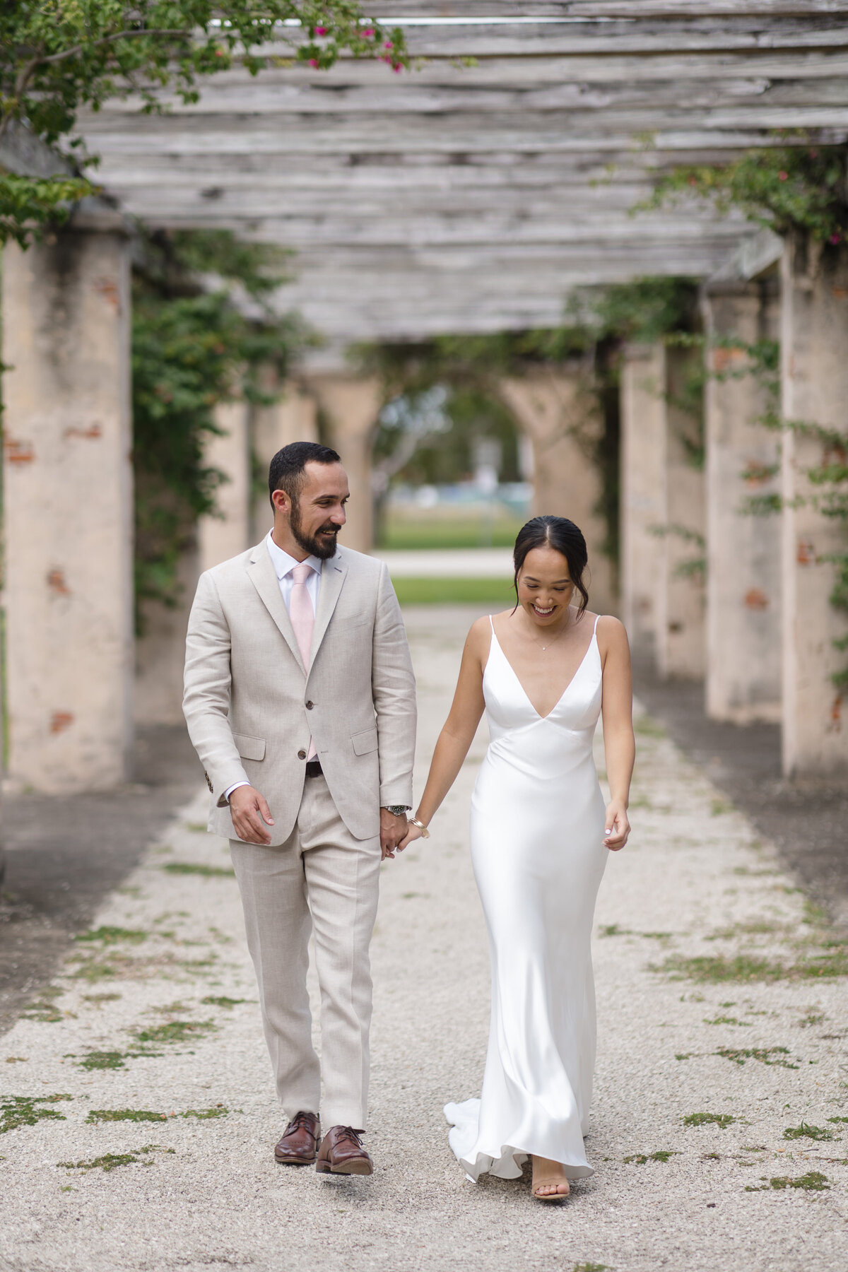 Wedding-portraits-Prado-Entrance-6
