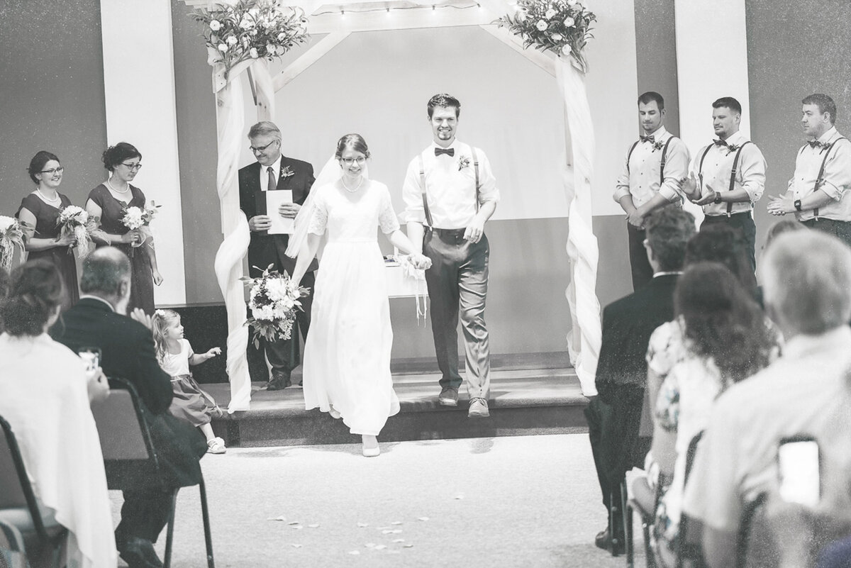 wedding ceremony | Iowa wedding photographer | Iowa Photographer | Playlife | Cedar Rapids | Iowa City | Kalona | Alaynna Ann Schwartz-117