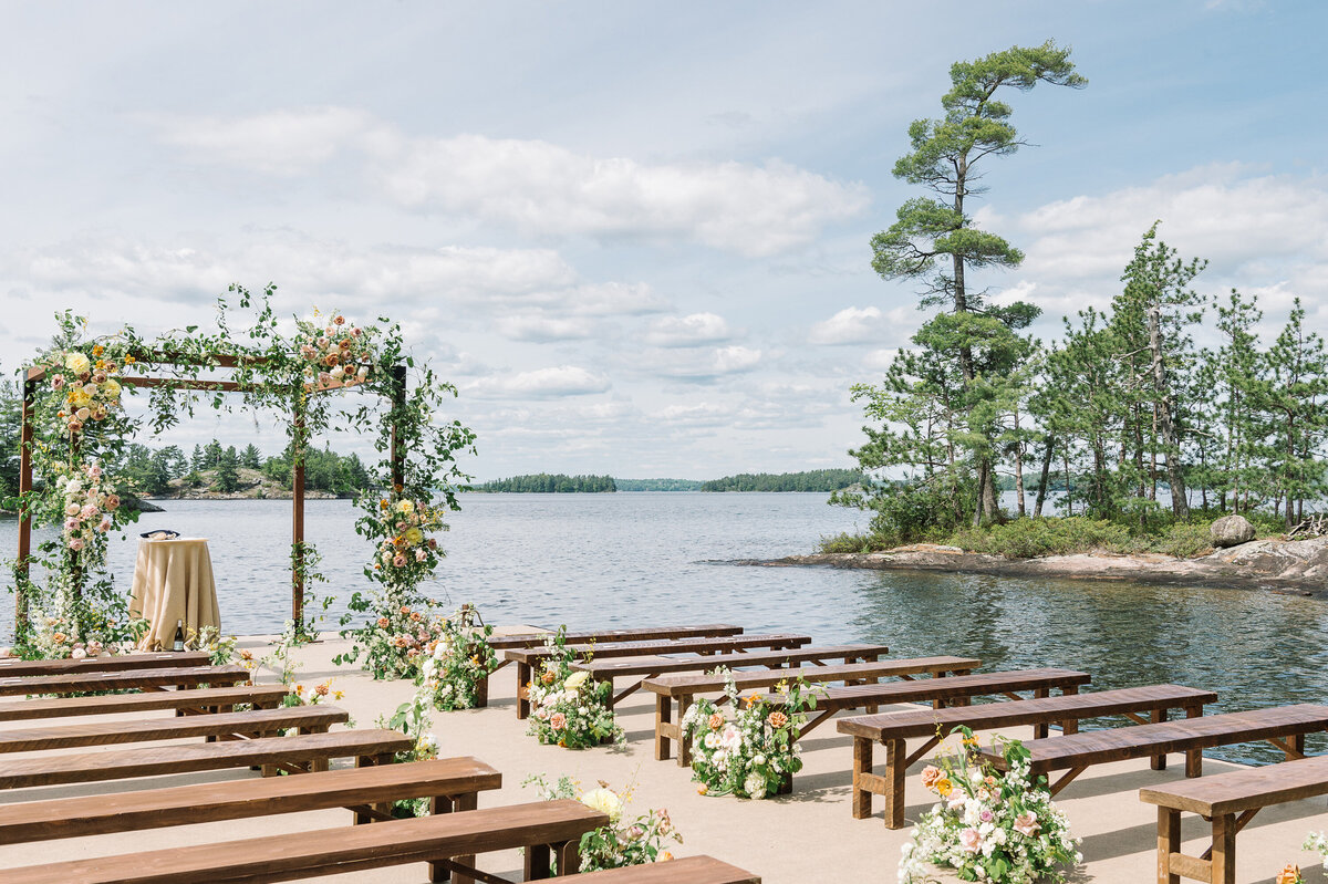 AshleyPigottEvents-Wedding-Madi&Alan-LakeMuskoka-Muskoka-011