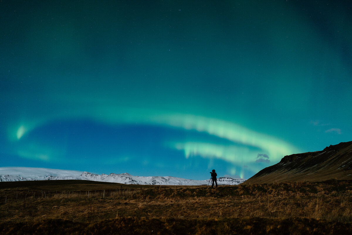 Iceland elopement photographer during the northern lights