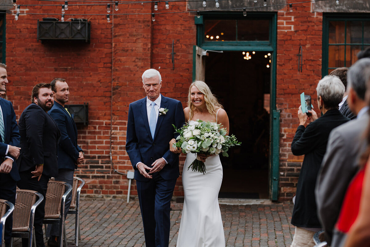 rainy-ceremony-wedding-photography