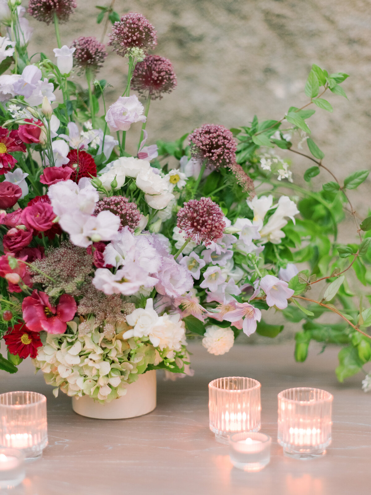 casa-dos-penedos-portugal-wedding-purple-white-lavender-flowers