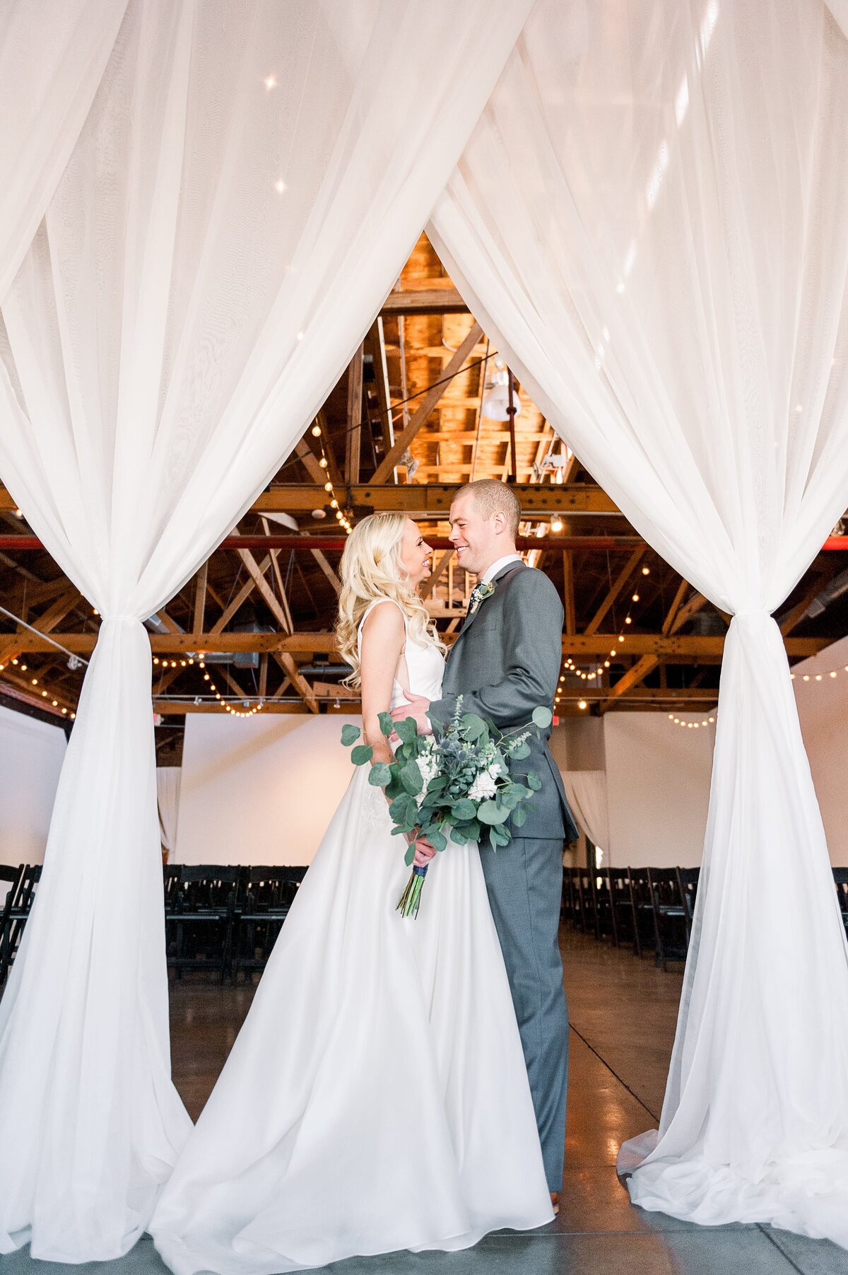 Warehouse-215-wedding-by-Leslie-Ann-Photography-00043