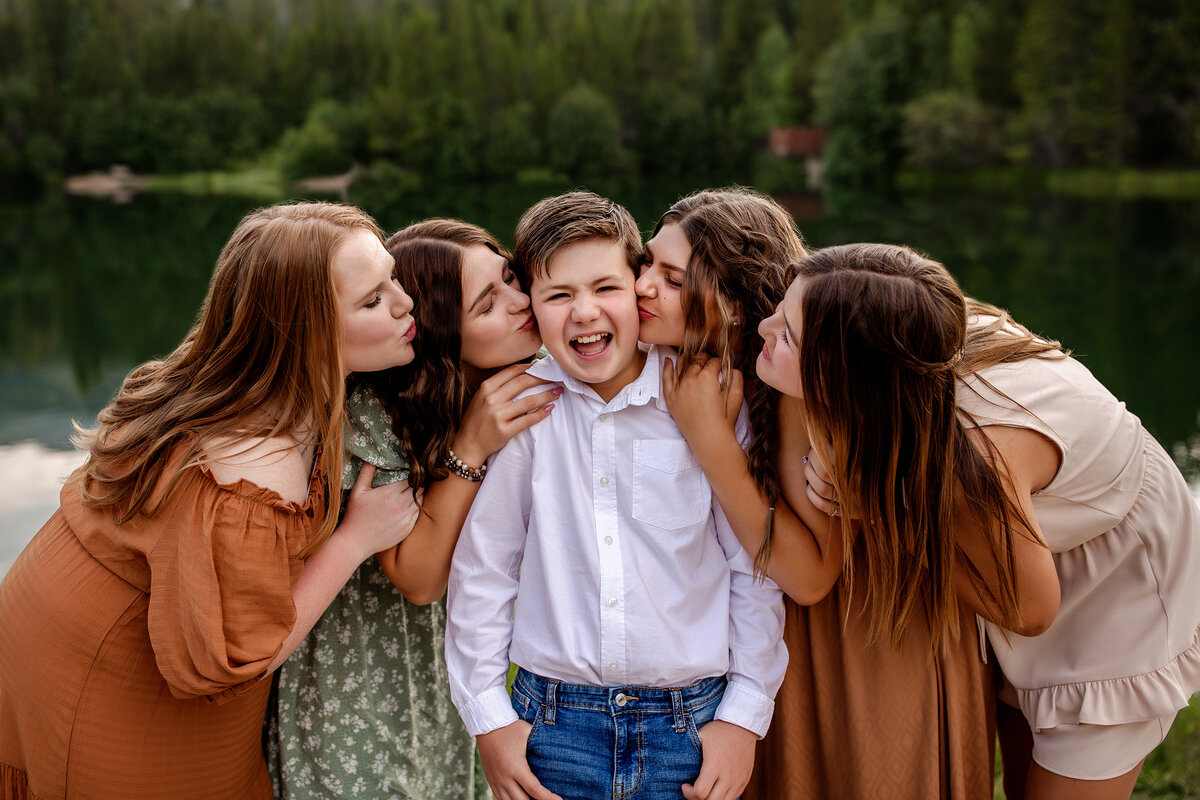 102_Thompson Extended Family_FinalWeb