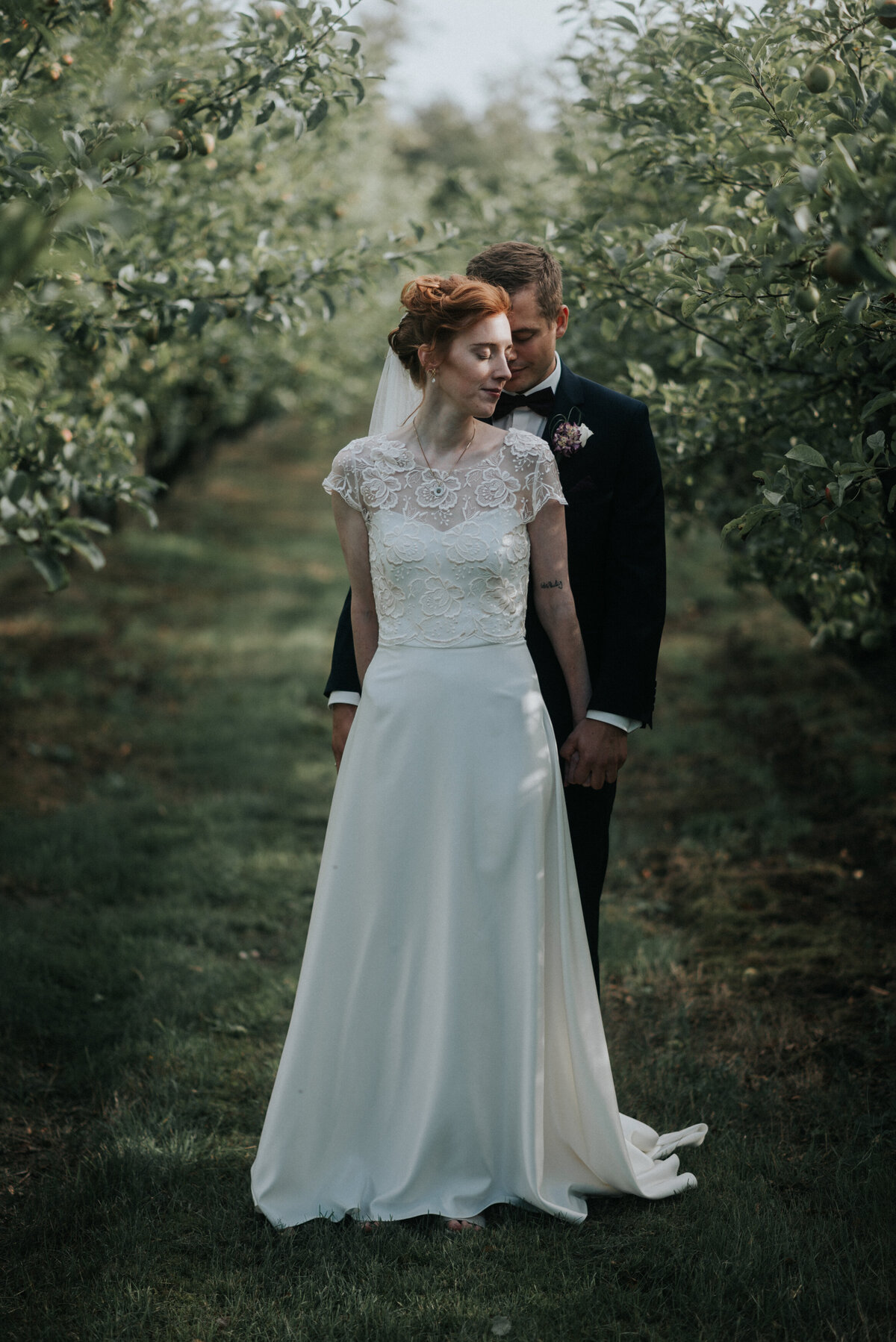 wedding couple in apple garden