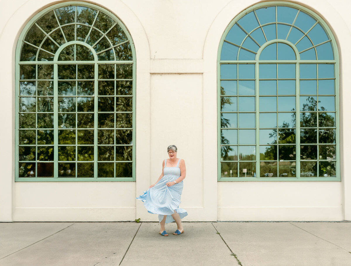 Looking for the best online dating profile photography in Minneapolis? Stand out with expertly crafted portraits that highlight your personality and charm.
