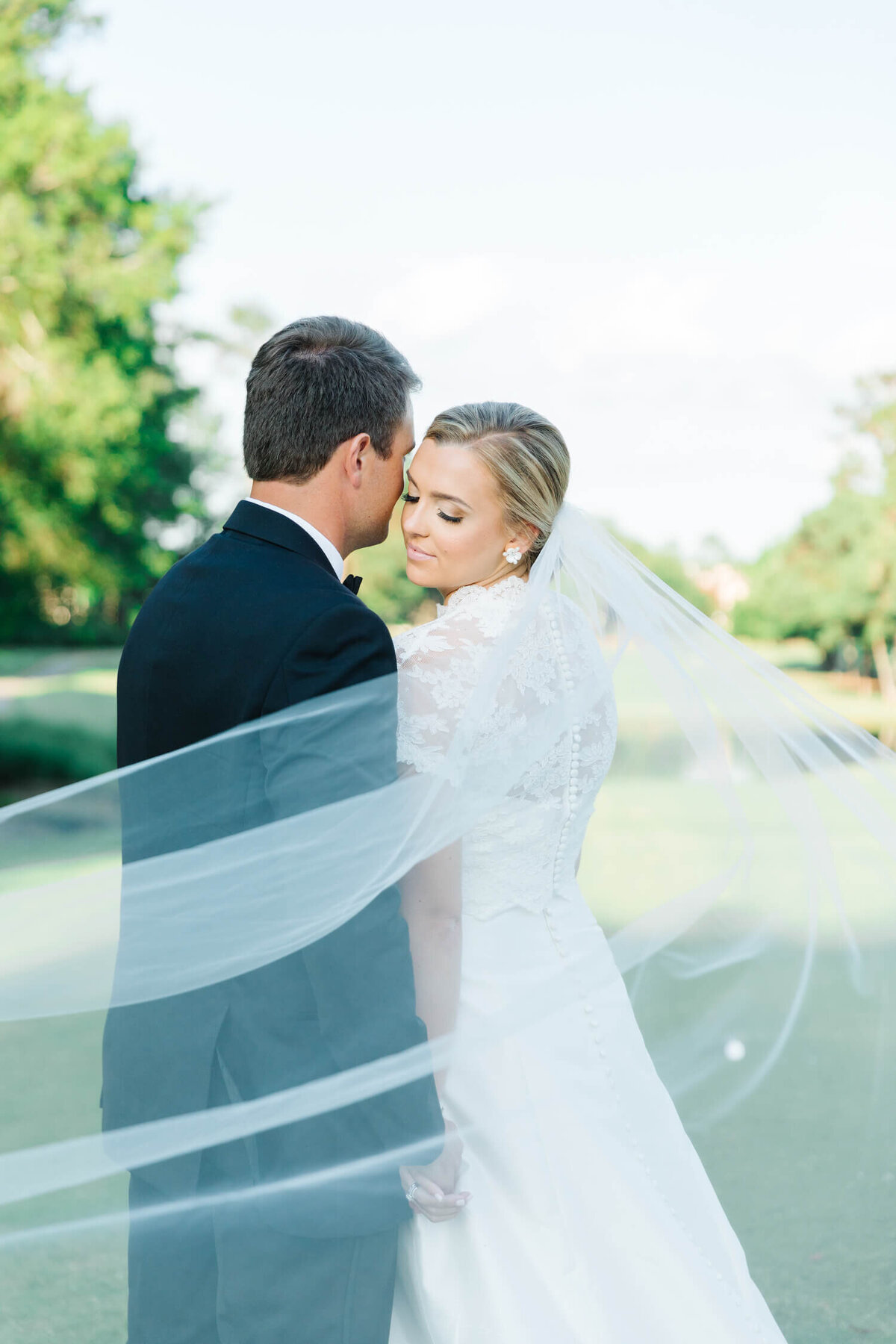 couple-on-golf-course