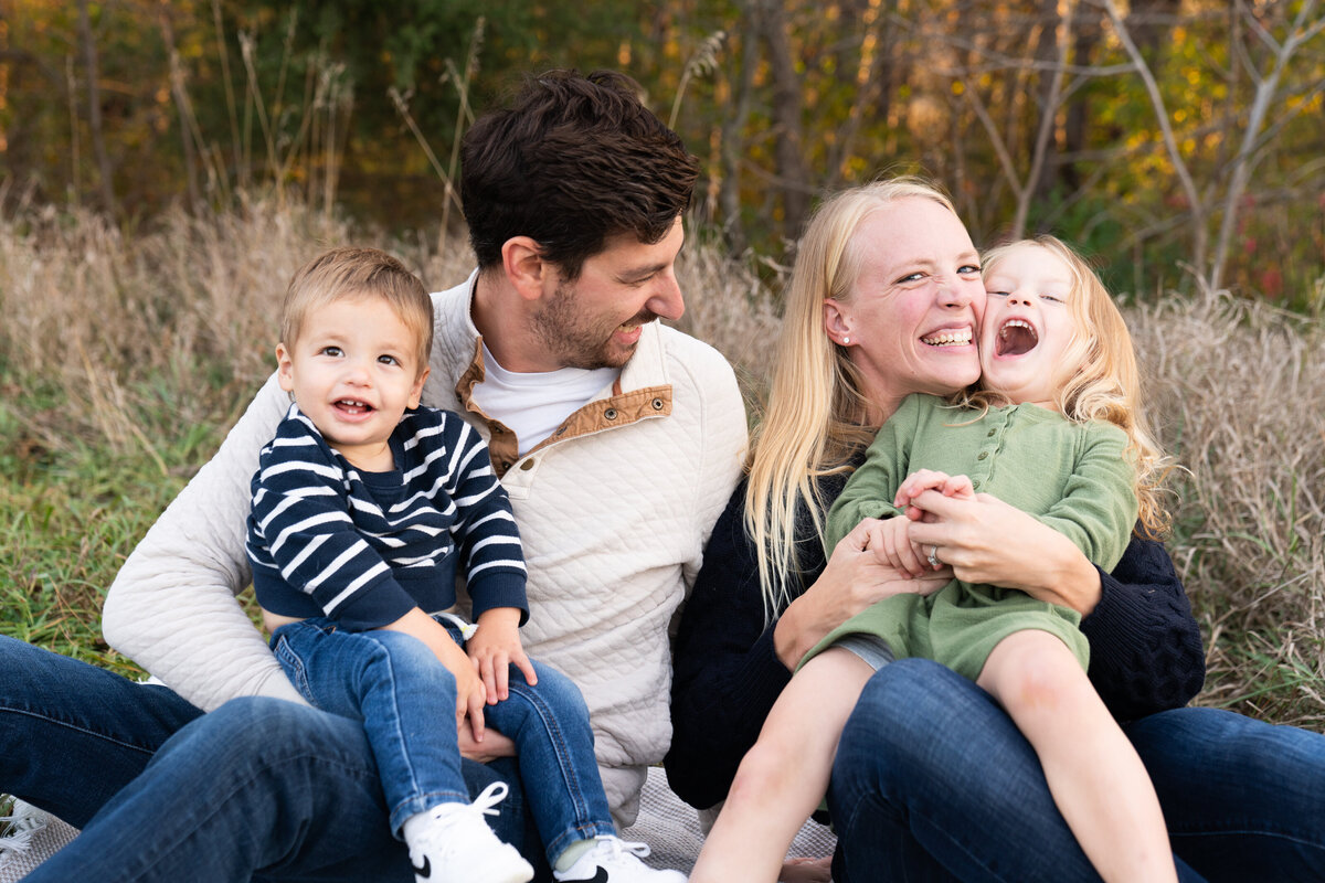 Best colors for family pictures outside