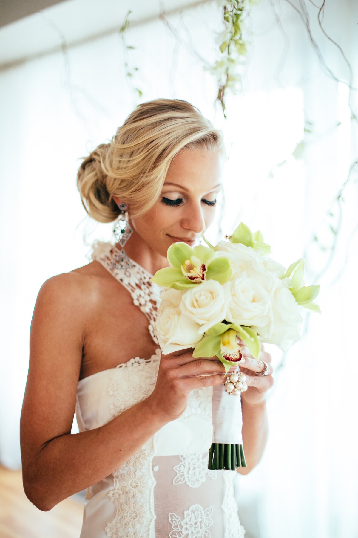 Bride_smell_flowers_spectacular_affairs_BG