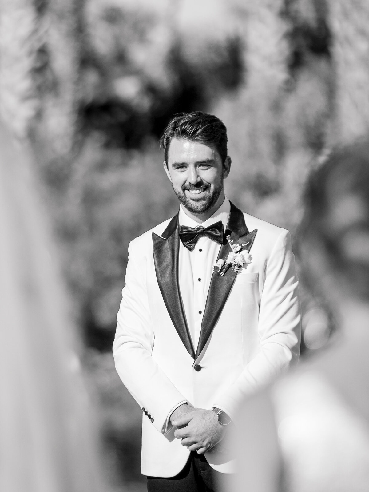 groom-seeing-bride-aisle-moment-photo-bougainvilla-estate-wedding-indio.jpg