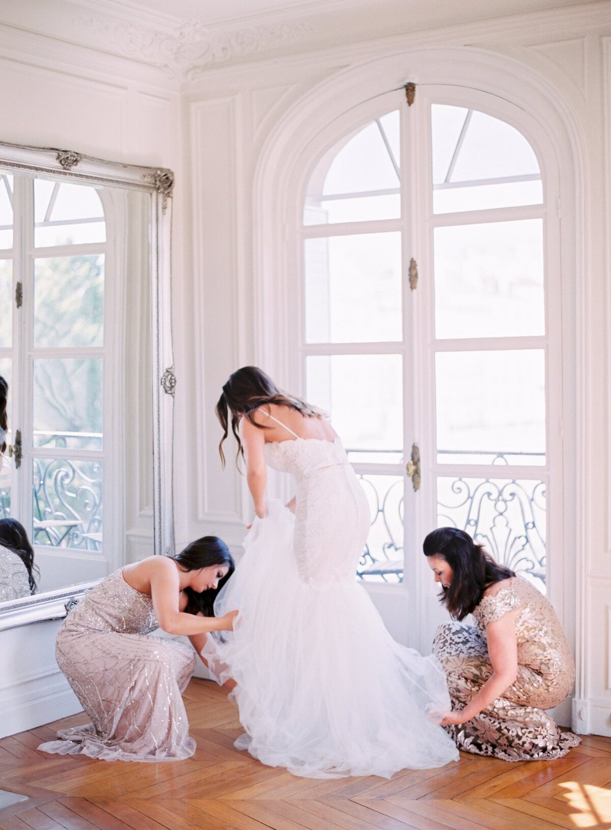 chapelle-expiatoire-luxury-wedding-phototographer-in-paris (30 of 53)