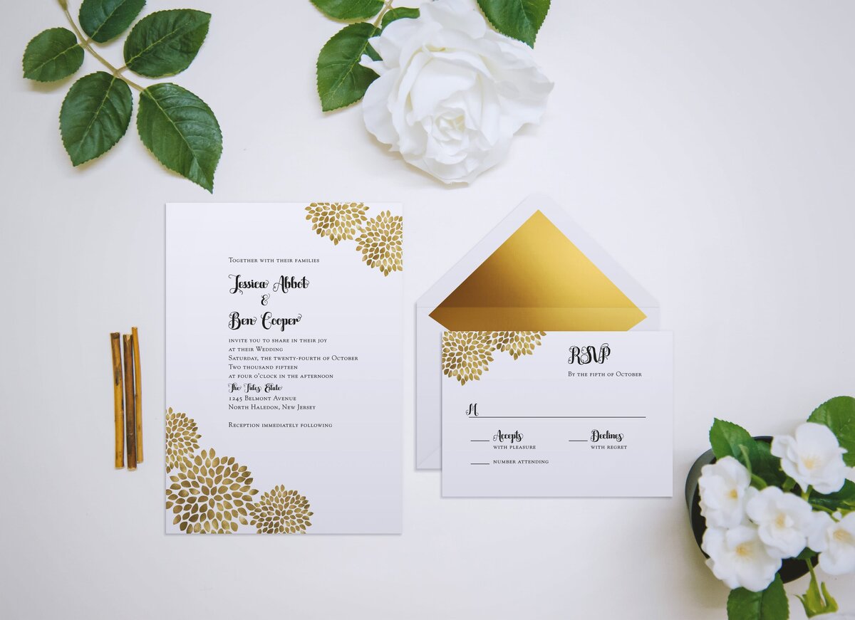 Mockup Gold Mums Set-min