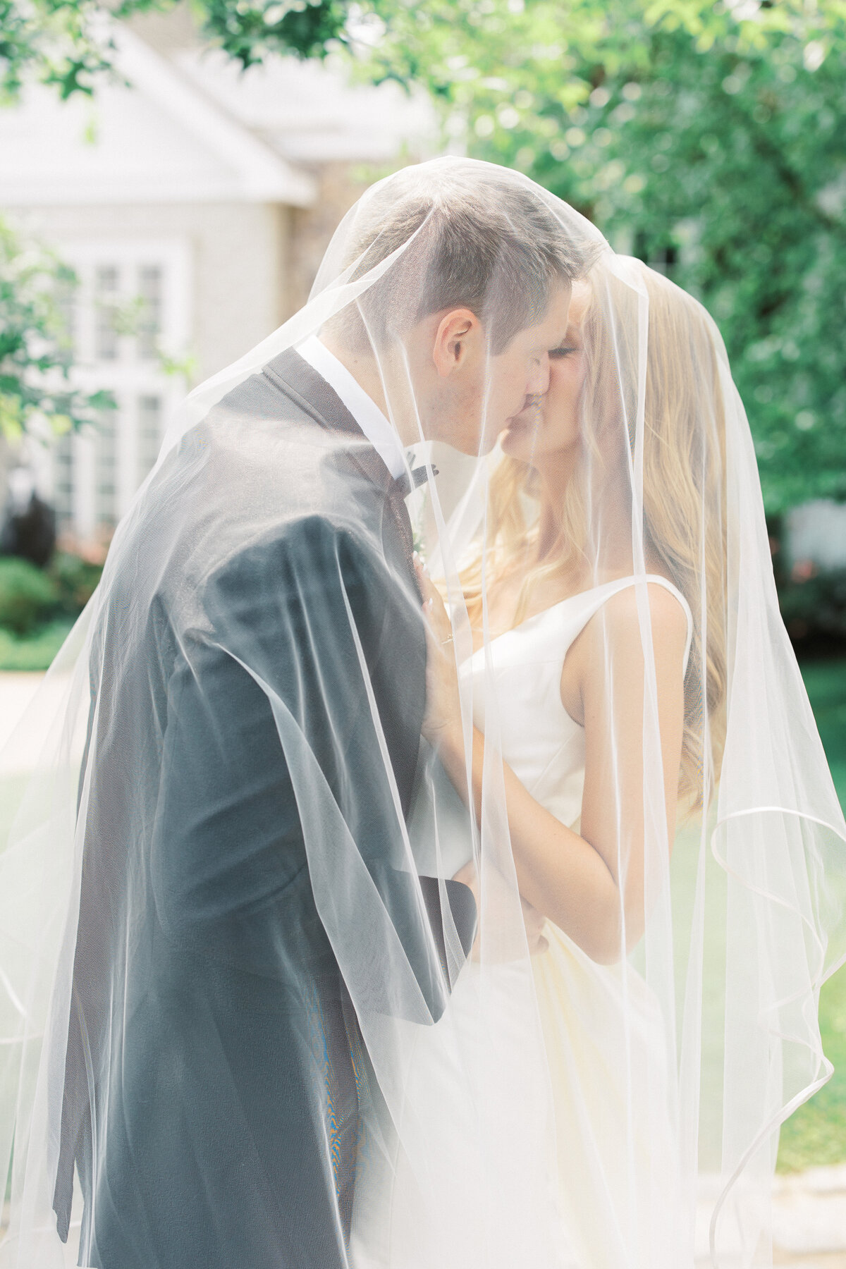 Molly Sue Photography New Jersey + East Coast Wedding Photographer Romantic Imagery Engagement Lifestyle Heirloom Wedding Albums42