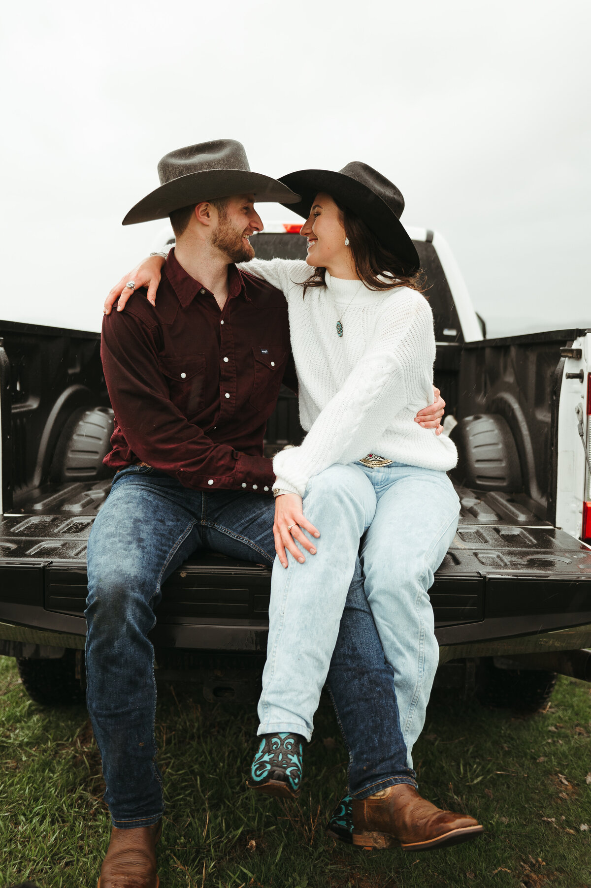 presley-gray-photo-montana-western-style-engagement-3984