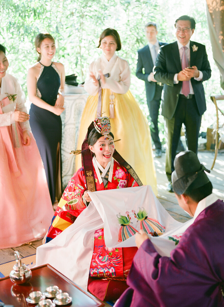 Korean-pyebaek-wedding-napa-wine-country-photographer-the-dejaureguis-erin-hearts-court-0021