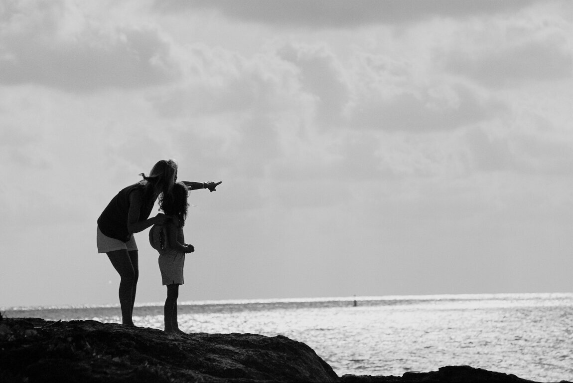 BW_Parent and child at the beach