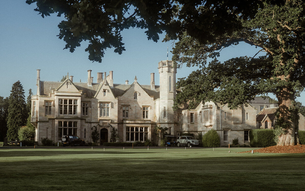 "Breathtaking wedding photos in romantic garden venues, capturing timeless memories and elegant details."