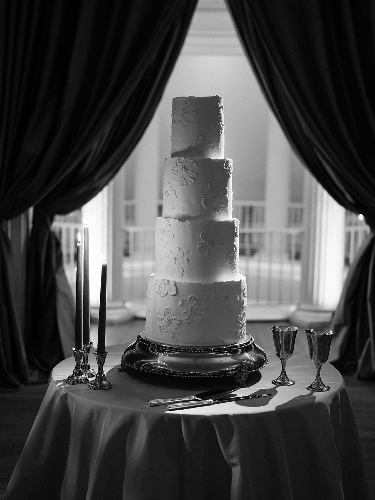 Classic Charleston Wedding with green & white at Hibernian Hall by Sarah Bradshaw 0210