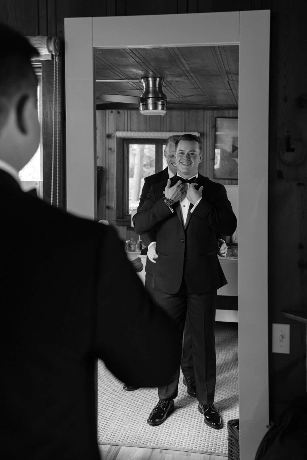 kelseylaurenphoto_c&j_groomgettingready_-7