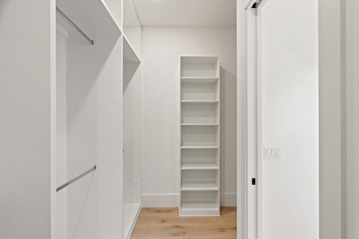 5505-woodrow-ave-closet-2