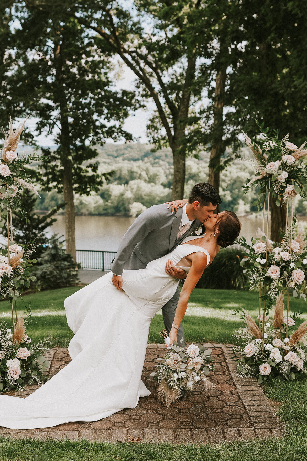 bride-and-groom-first-kiss-connecticut-wedding-planner