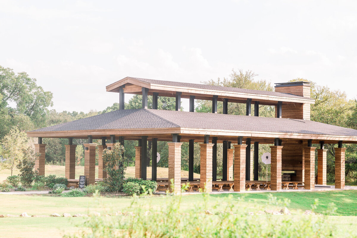 Stephanie&ChristianMorganCreekBarnAubreyTxWedding2