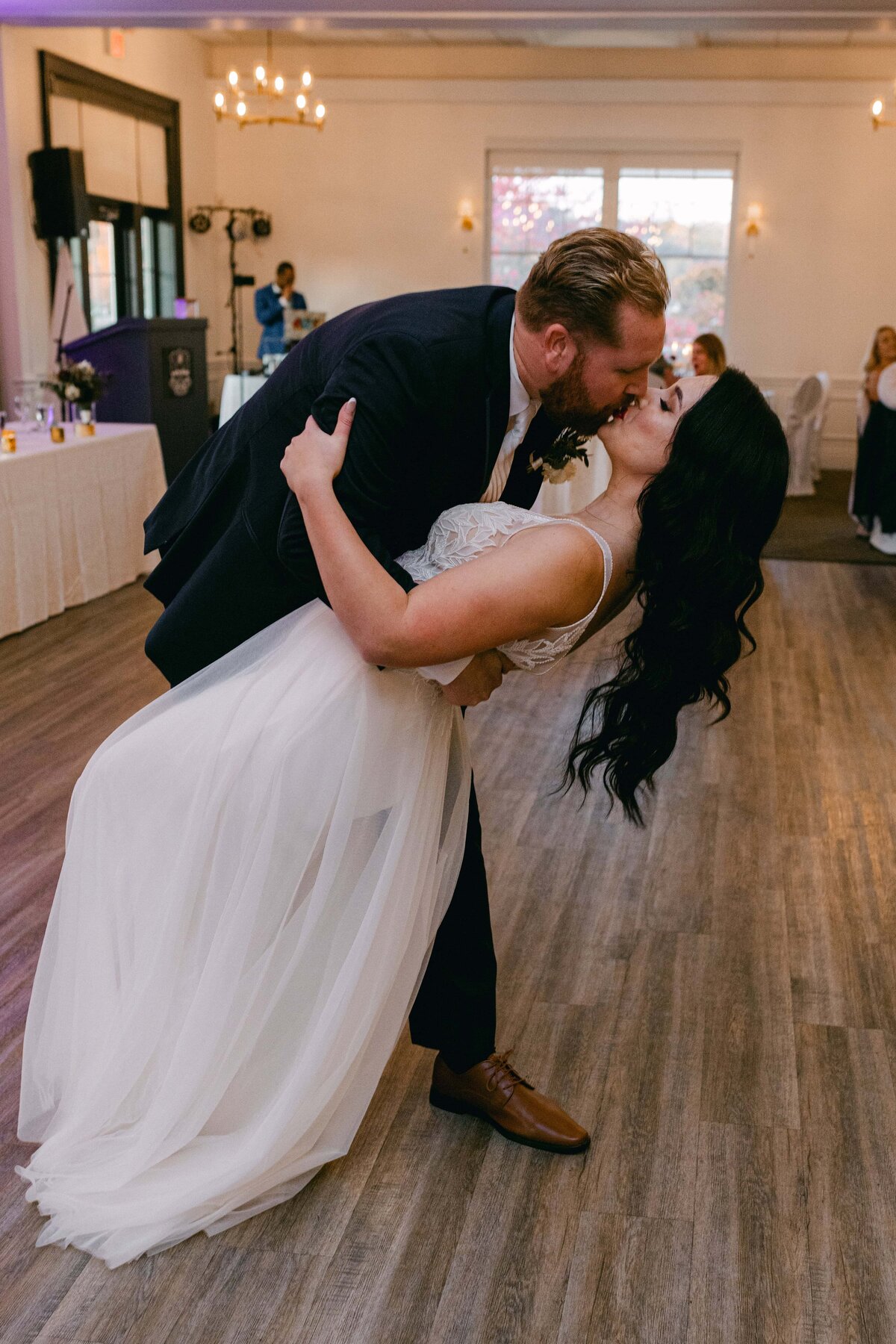 Couple-Kiss-Photo