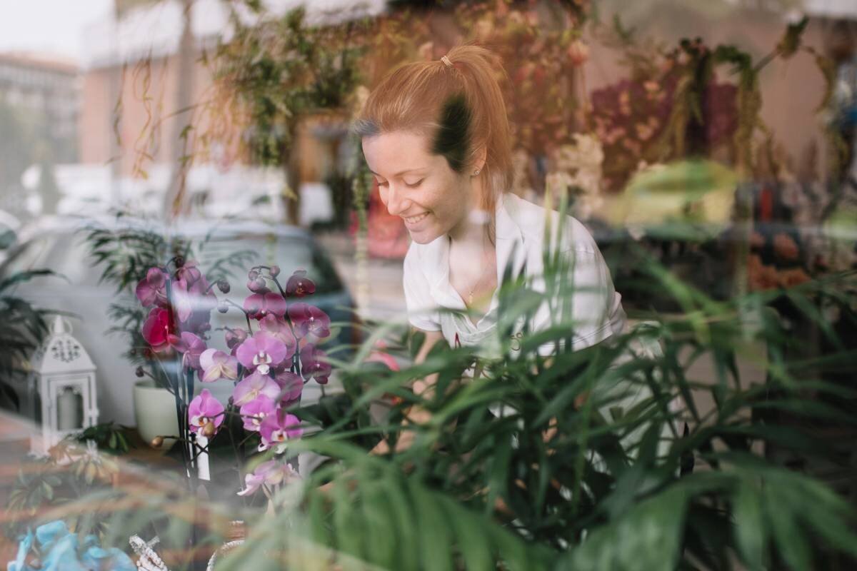 content-girl-working-with-flowers-shop