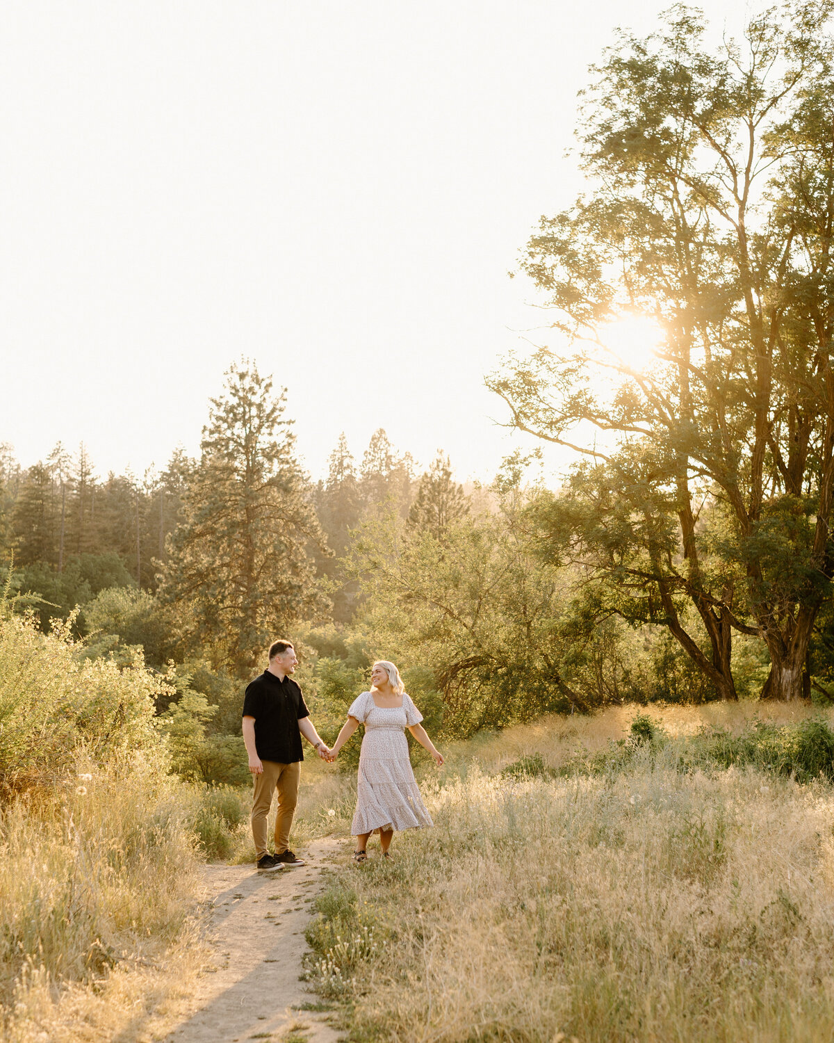 summer_golden_hour_spokane_washington_engagement_session_05