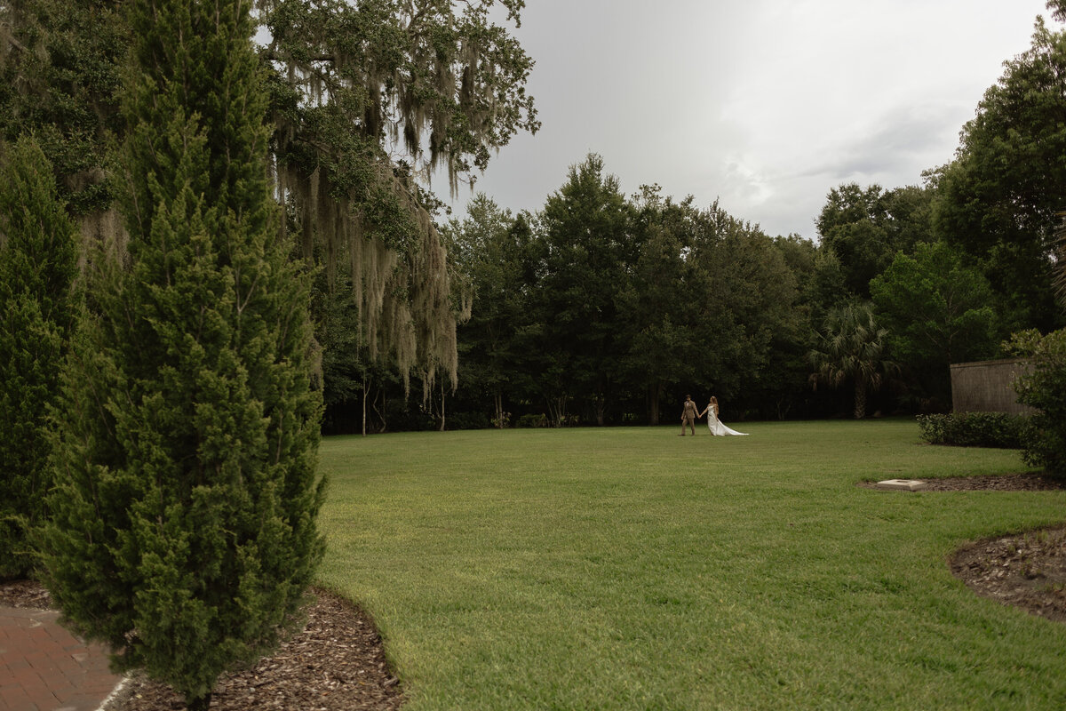 Elegant outdoor wedding surrounded by tropical greenery and historic charm at The Palm Mansion