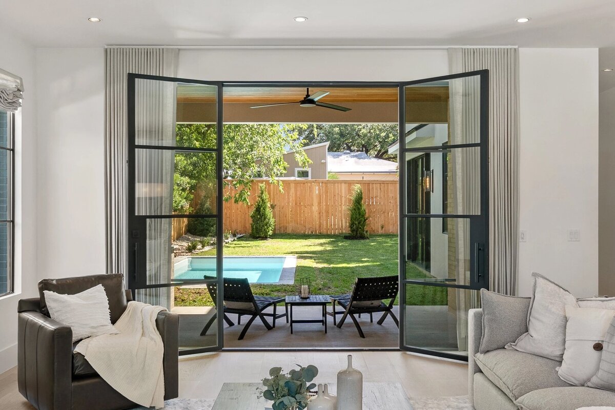 5505-woodrow-ave-living-9