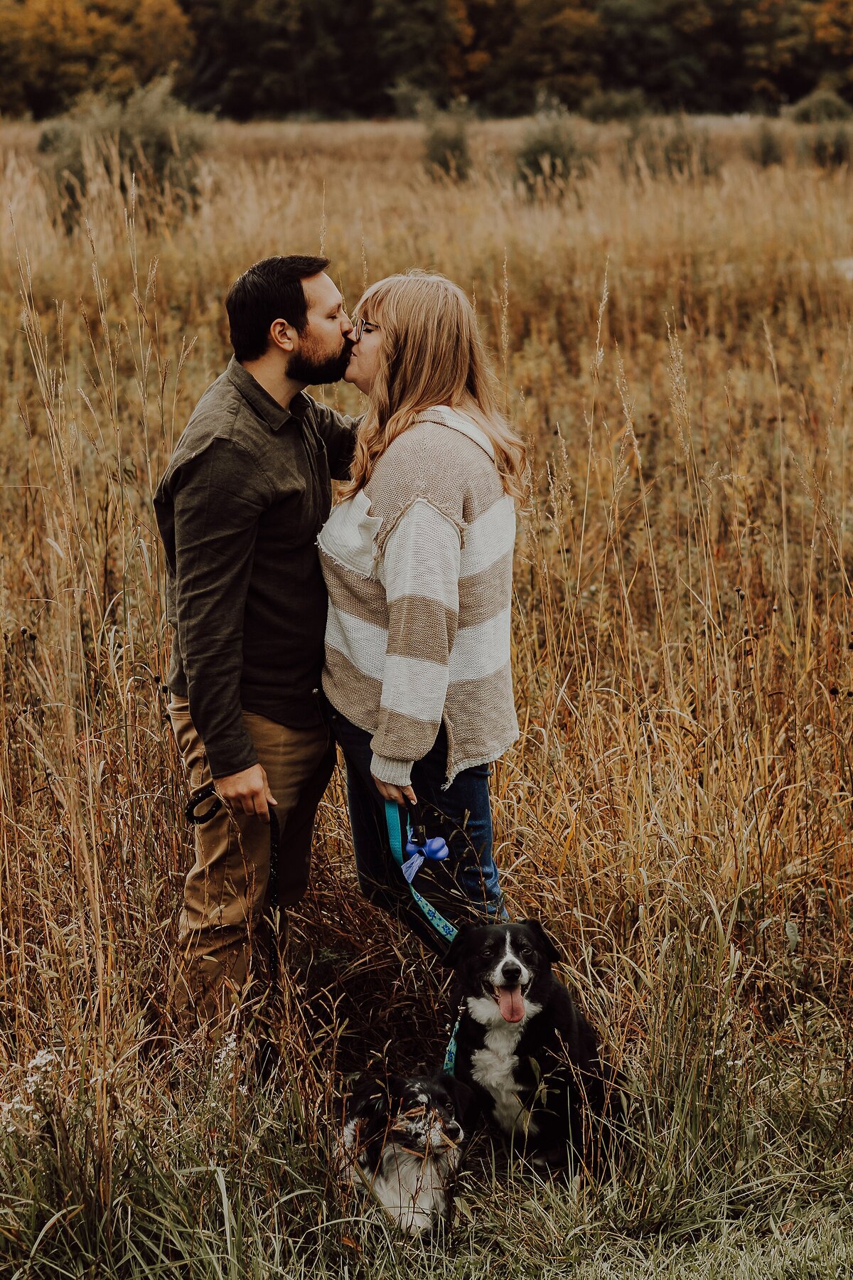 fall-couples-session-with-dogs-at ledges-state-park-in-Madrid-iowa-storyteller-collective-photo-co