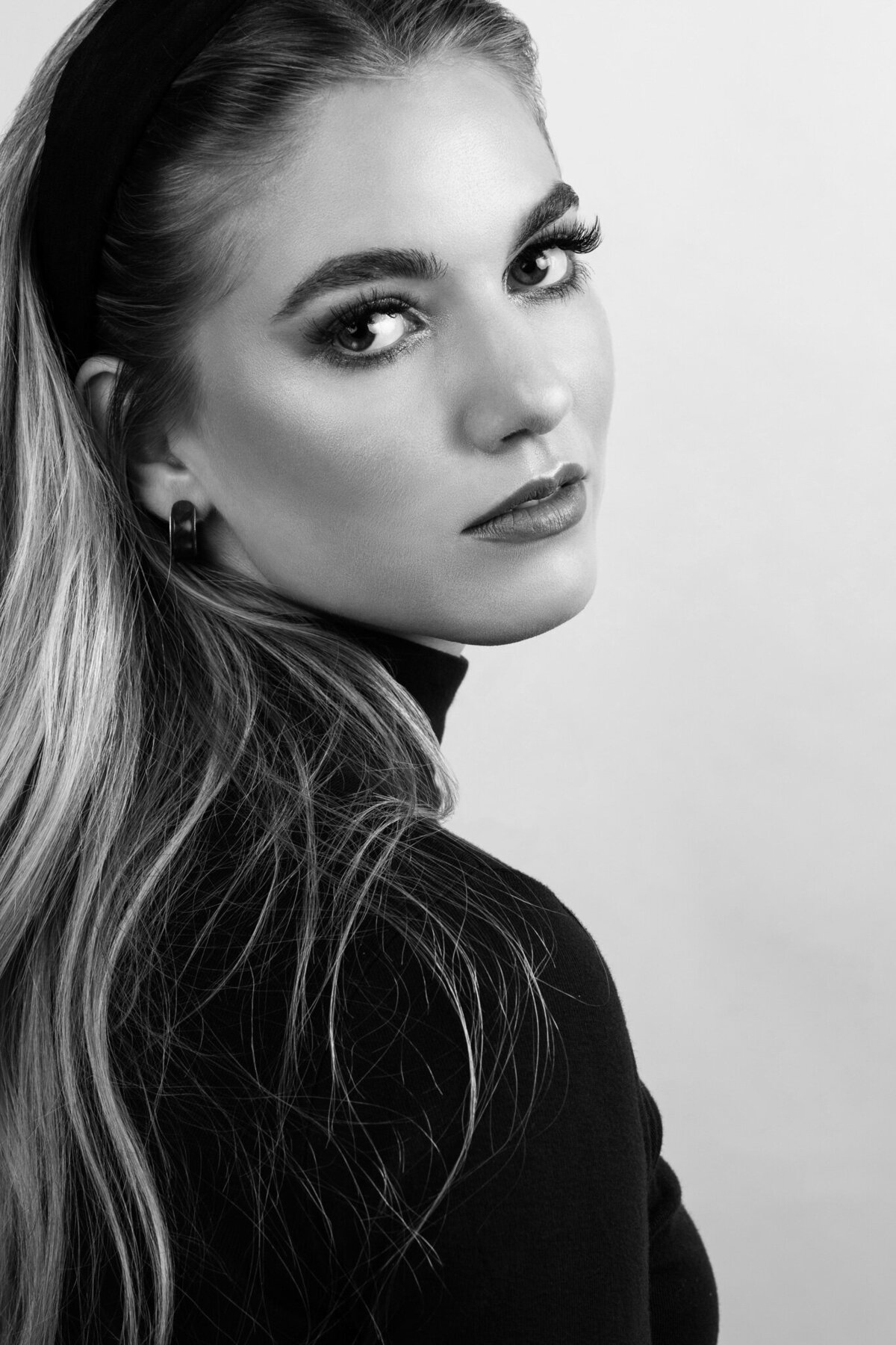 Sarah Schöb_Makeup_Artist_Schweiz_Styling_Ostschweiz_Hochzeitsmakeup_Hochzeitsfrisur_Mobile_Visagistin_modernes_Styling16_2048px