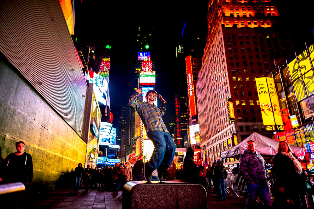 NYC_NY_Matthew_Bar_Mitzvah_Portraits_TimeSquare_Dumbo_Brooklyn_Bridge_VMAstudios_Photographer_Aaron355_7009