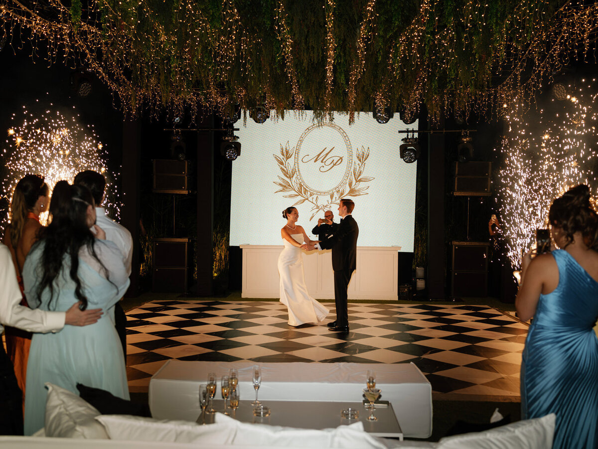 Romantic-Wedding-at-Island-Art-and-Taste–The-Residence-128