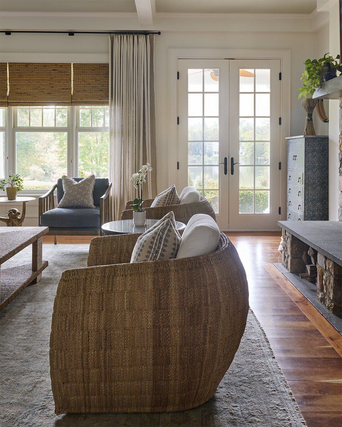 lantern_lores_living_02