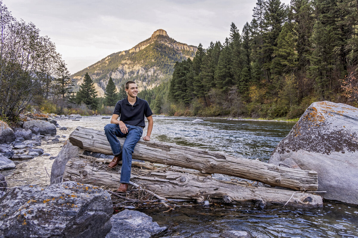 Shanna-Mae-Photography-Montana-Photographer-Highschool-Senior-Mountains-River-Boy-Poses-Ennis-Bozeman-012