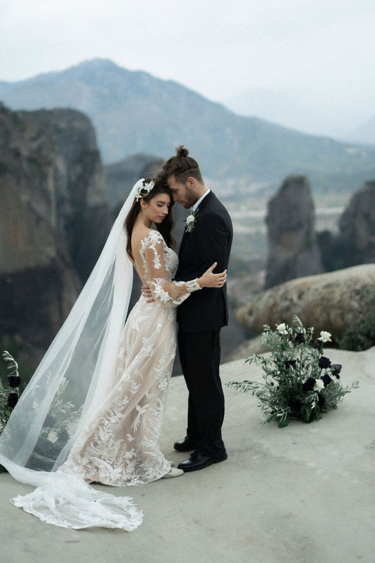 275-Meteora-Kalabaka-Greece-Inspriation-Loves-Story Elopement-Cinematic-Romance-Destination-Wedding-Editorial-Luxury-Fine-Art-Lisa-Vigliotta-Photography