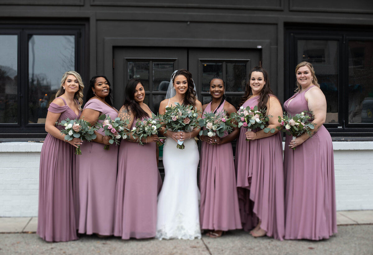 Bridal-party-posing