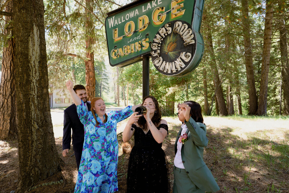Champagne_Brenda&JanieElopementPhotos_OregonWeddingPhotographer_KuroCreativeHouse-10