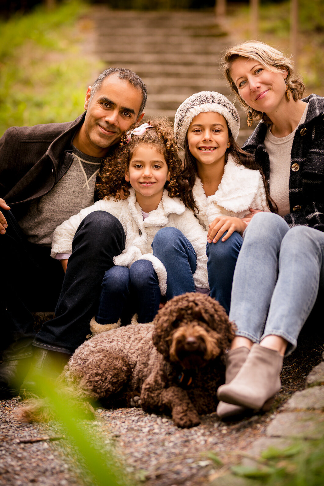 family-photoshoot-bottom-of-stairs