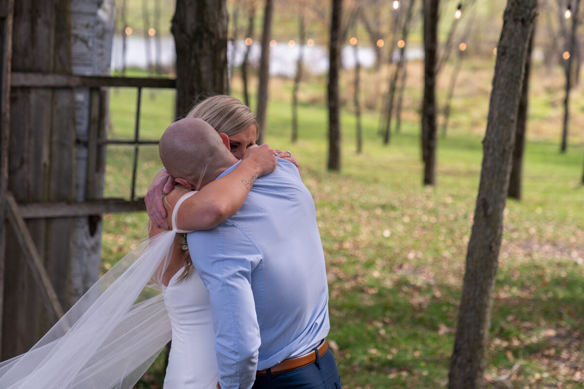 Barnes-place-des-monines-iowa-rustic-wedding-photo-ideasPhoto-39