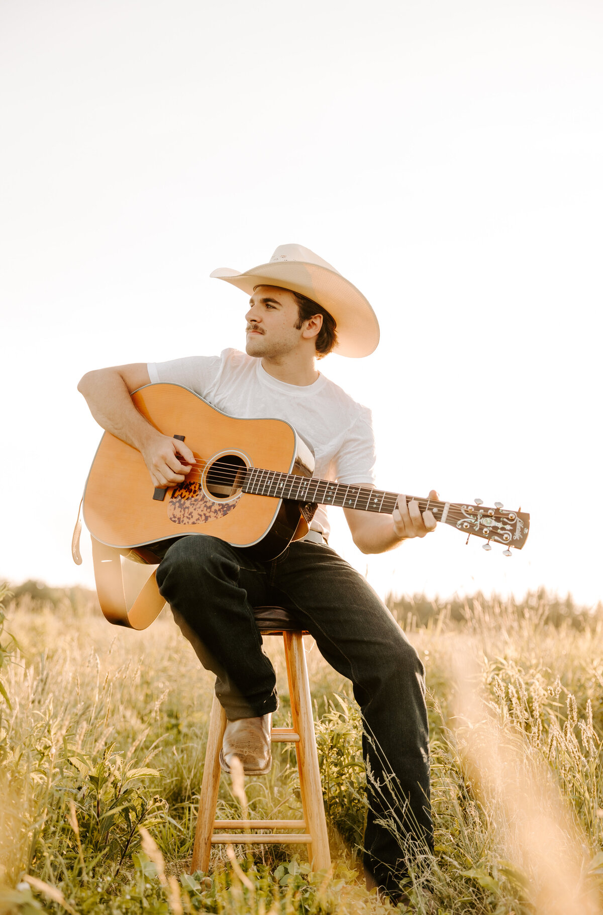 guitarist-portrait-country