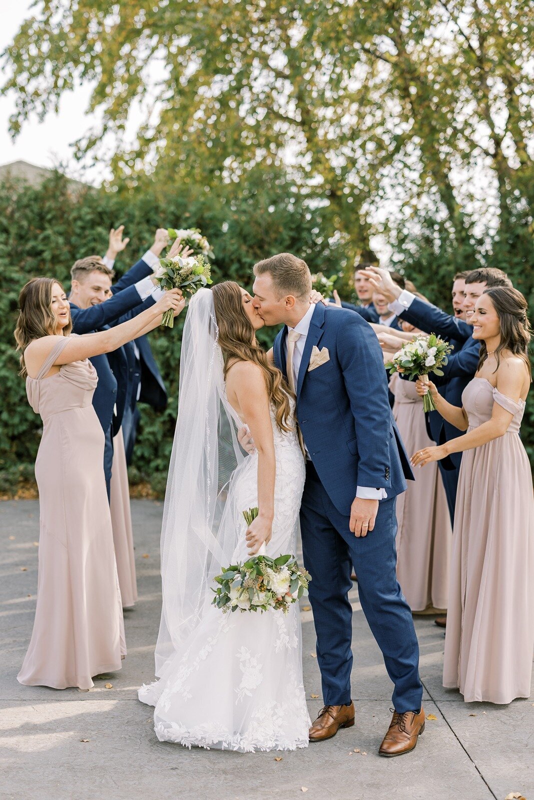 elegant-royal-golf-club-wedding-party